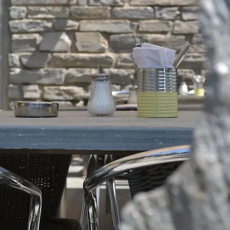 Schnider Und Cafe Vals