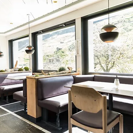 Schnider Und Cafe 2*