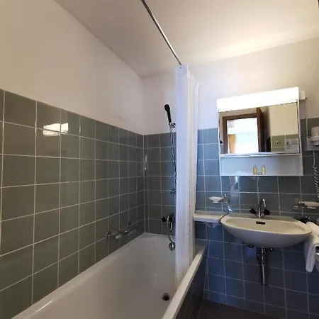 Schnider Und Cafe 2*