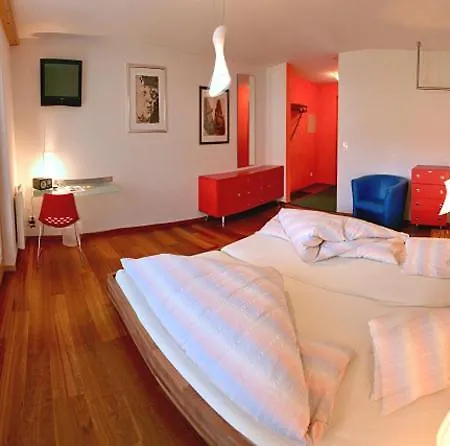 Schnider Und Cafe Vals