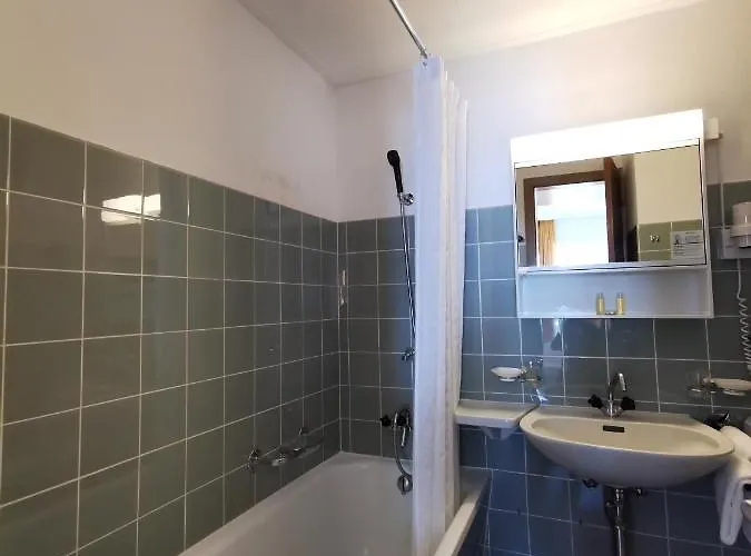 Schnider Und Café 2*